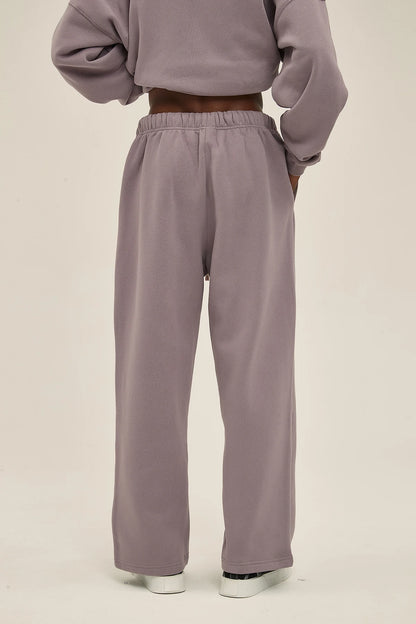 Straight-lined, Cashmere, solid color sweatpants