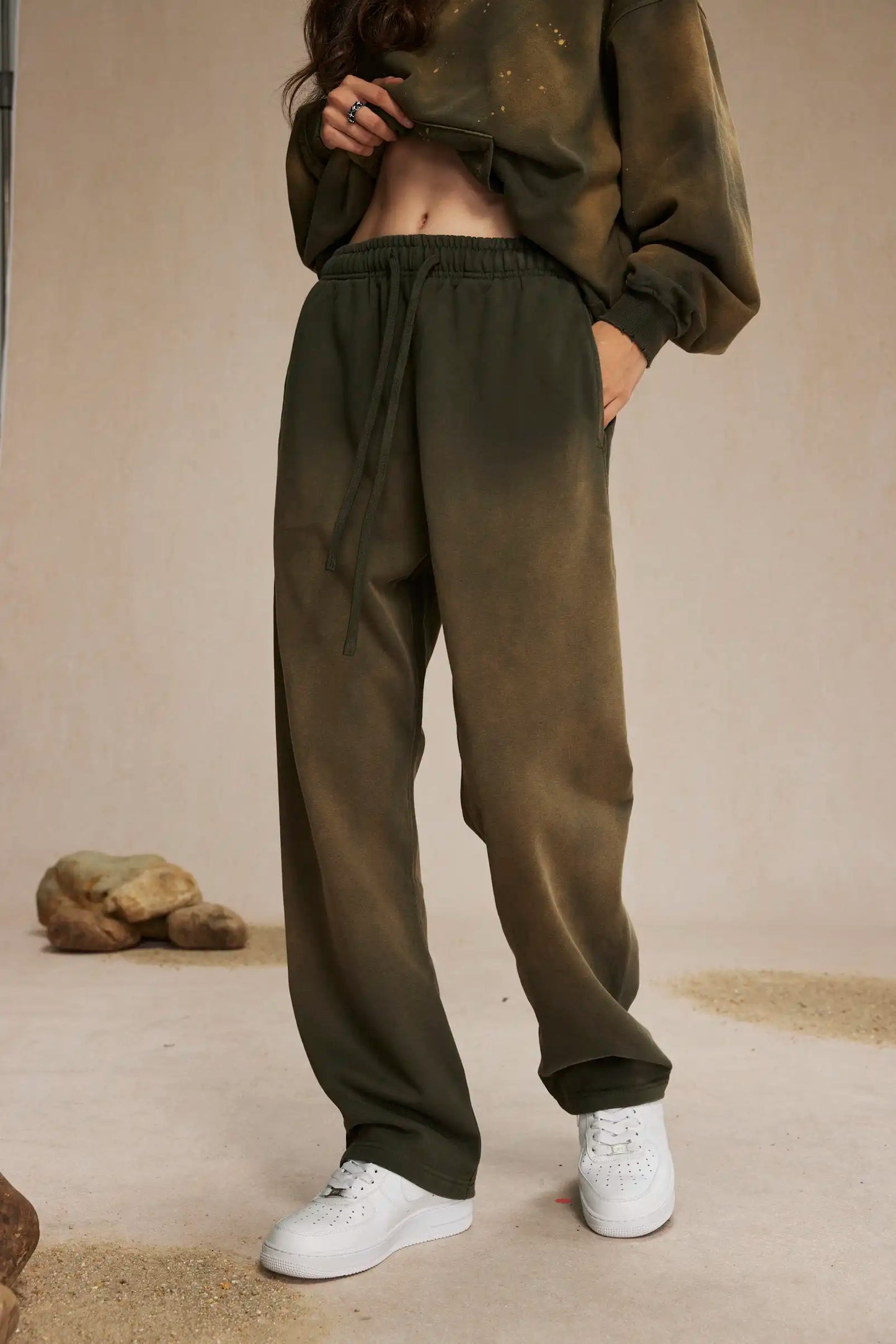 Spray-dyed sweatpants