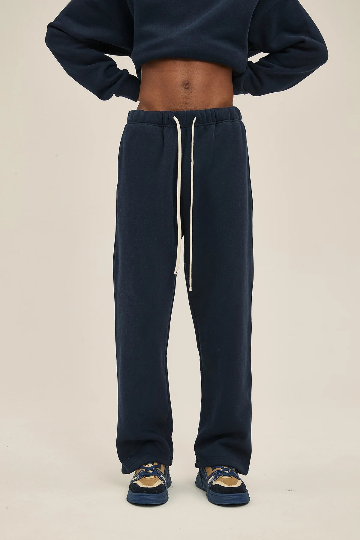 Straight-lined, Cashmere, solid color sweatpants