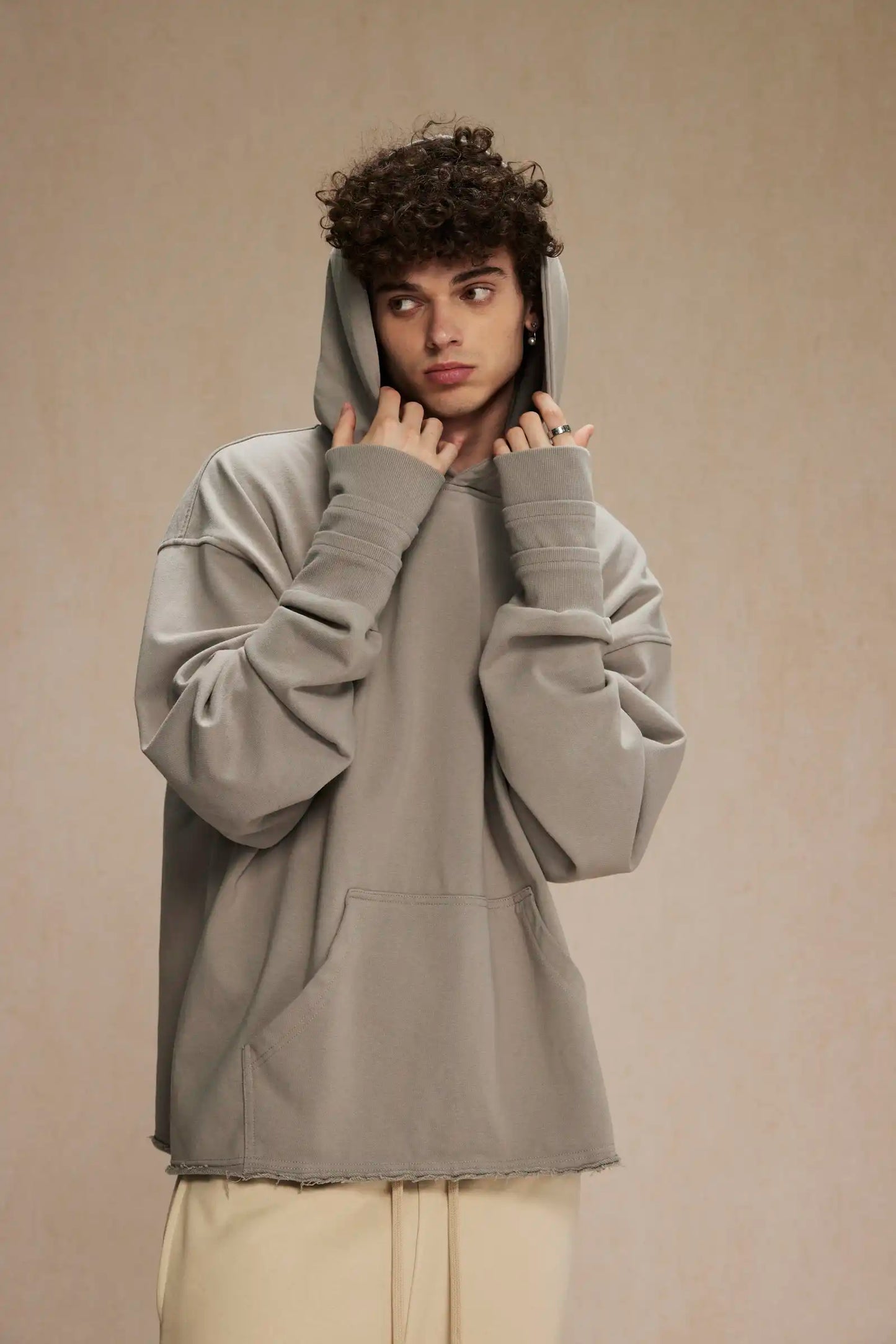 Hand-sleeve hoodie with folded threads