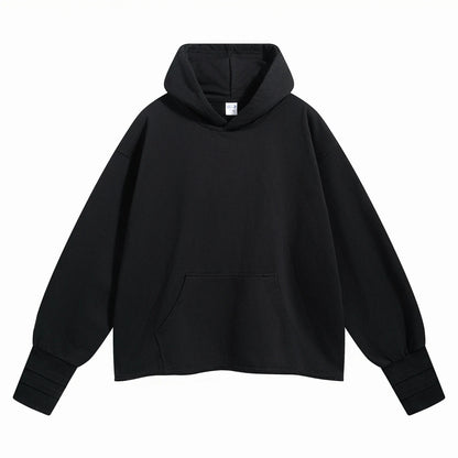 Hand-sleeve hoodie with folded threads