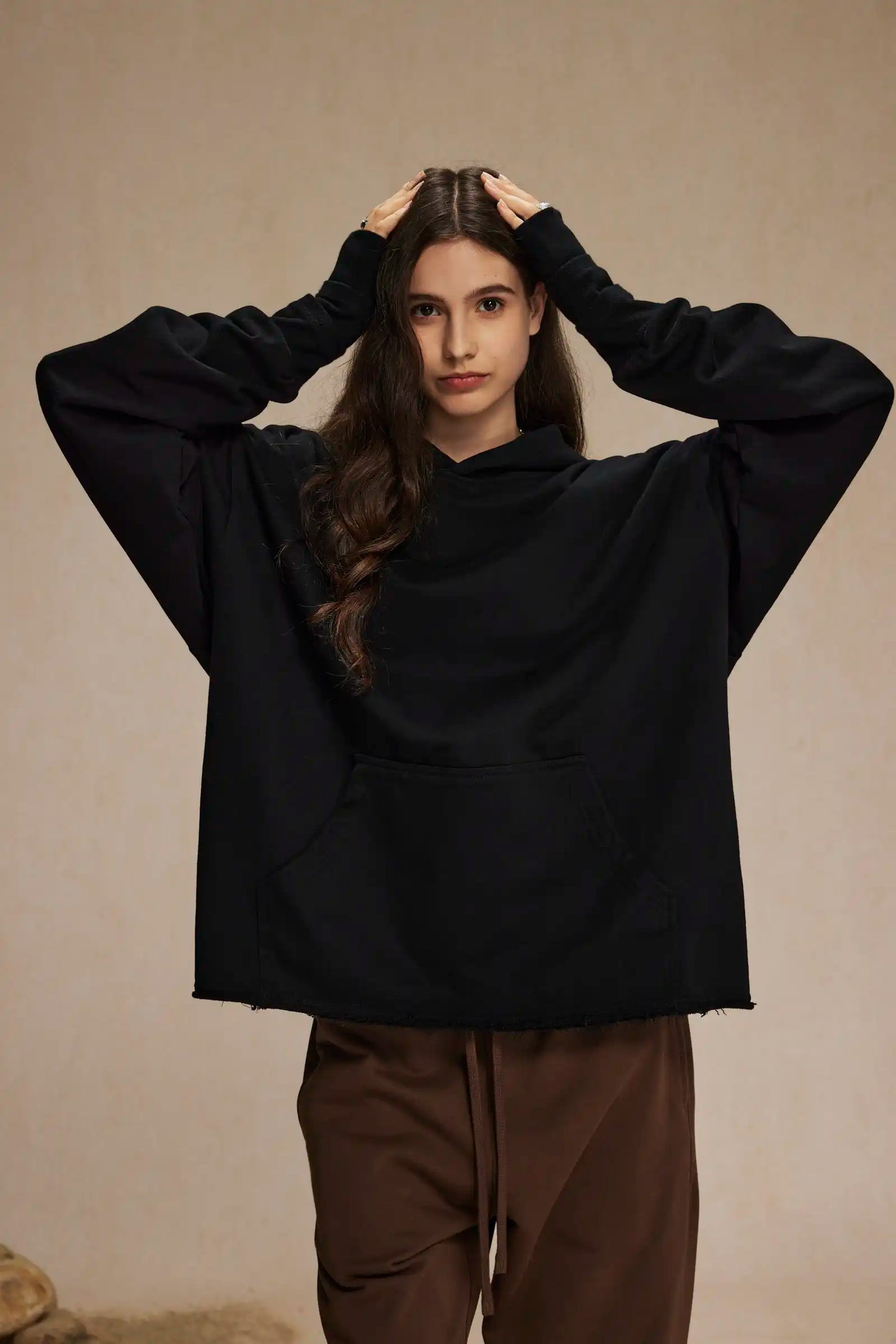 Hand-sleeve hoodie with folded threads