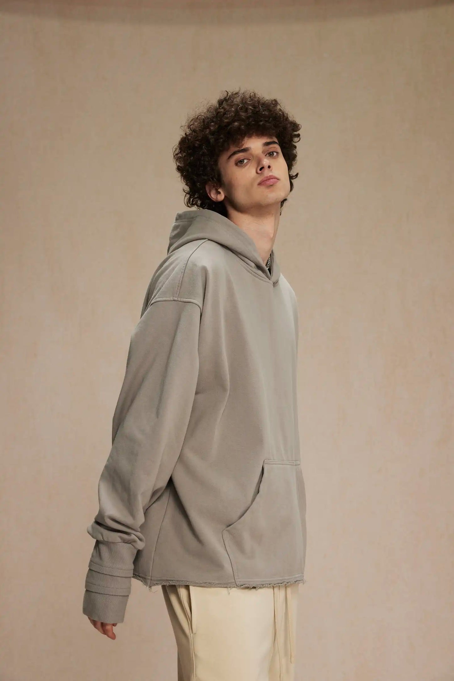 Hand-sleeve hoodie with folded threads