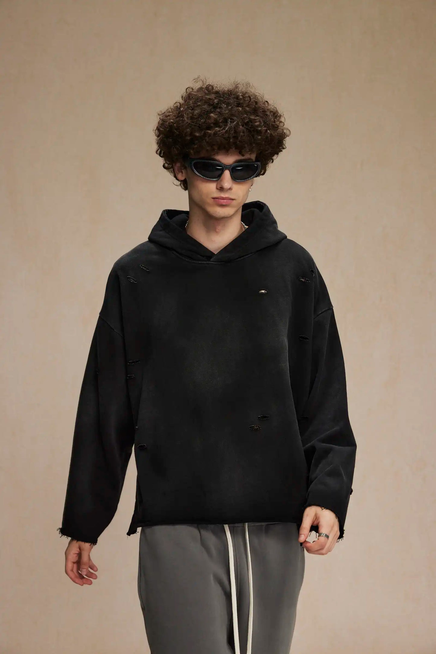 Irregular holes in the raw edge of the old wash water spray monkey hair hoodie