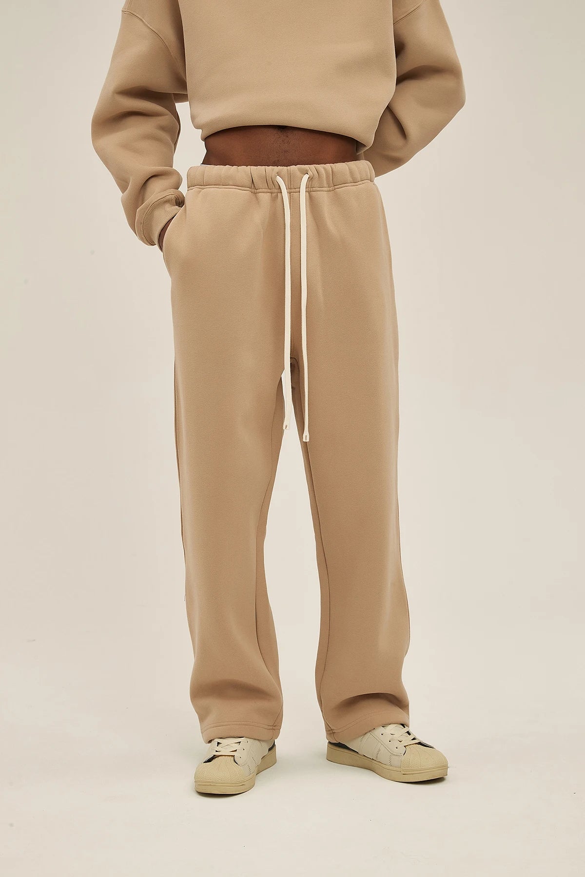 Straight-lined, Cashmere, solid color sweatpants