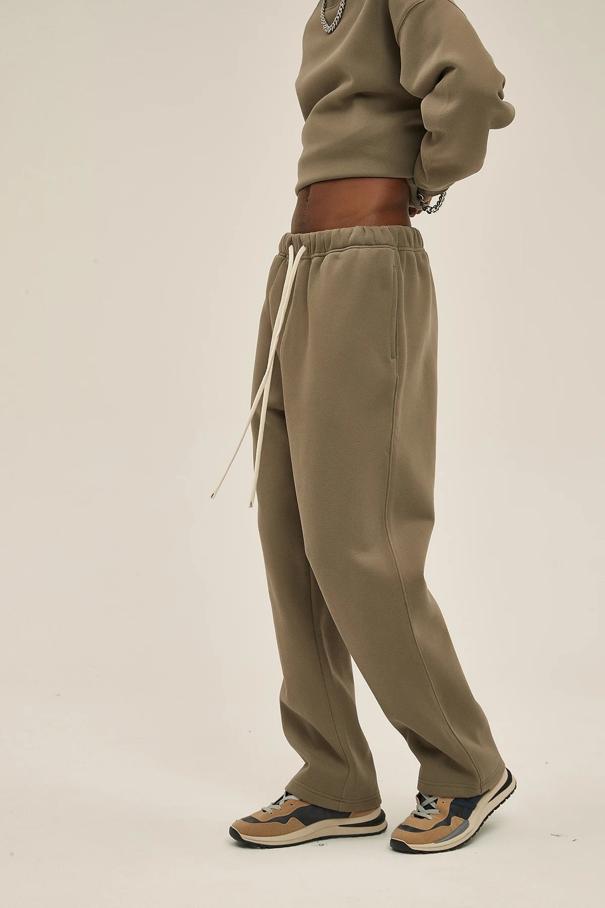 Straight-lined, Cashmere, solid color sweatpants